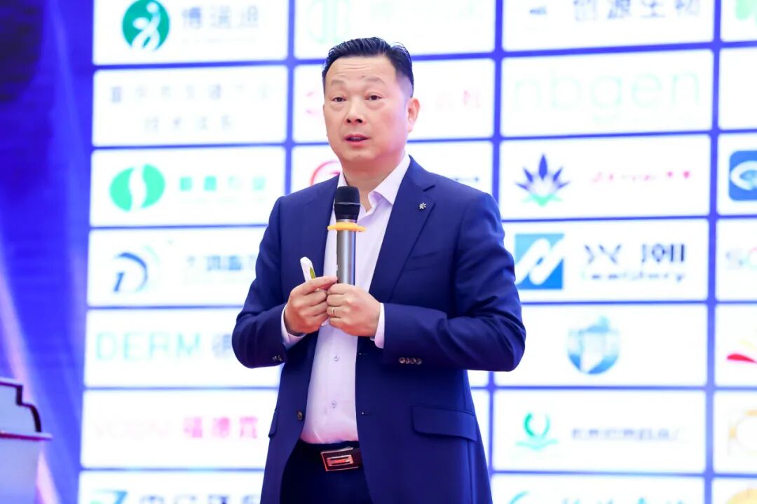 熱烈祝賀|武漢金龍集團(tuán)副董事長(zhǎng)王軍獲評(píng)正高級(jí)經(jīng)濟(jì)師職稱